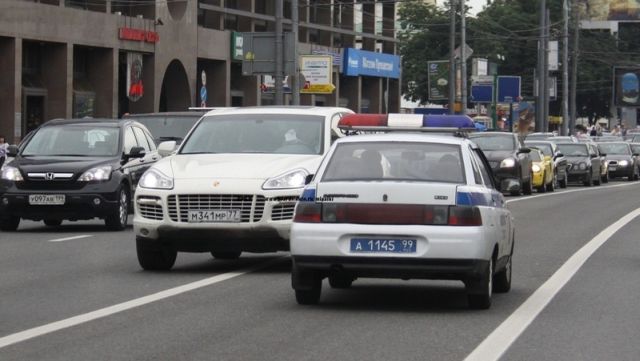 How to break the traffic code without being arrested in Russia (5 pics)