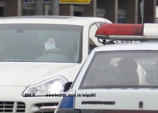 How to break the traffic code without being arrested in Russia (5 pics)