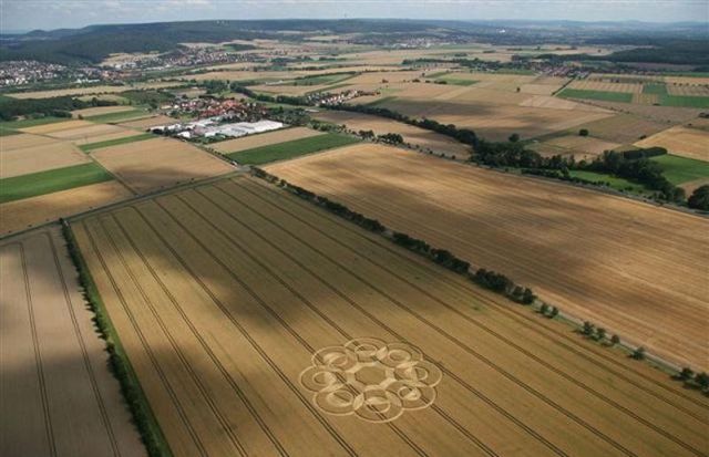 The secret of crop circles (2 pics)