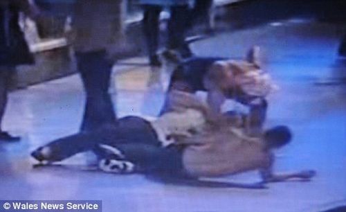 They chose wrong people to pick on… (3 pics + 1 video)