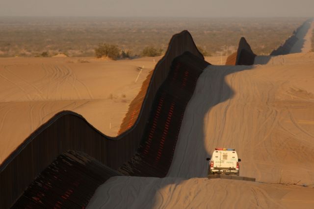 The Mexico - United States barrier (33 pics)