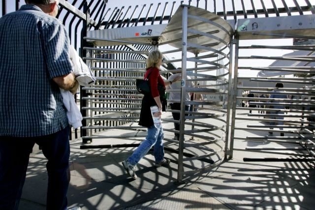 The Mexico - United States barrier (33 pics)