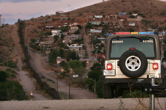 The Mexico - United States barrier (33 pics)