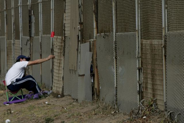 The Mexico - United States barrier (33 pics)