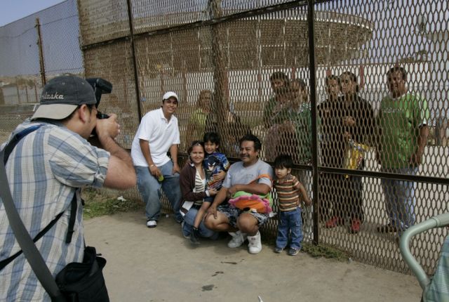 The Mexico - United States barrier (33 pics)