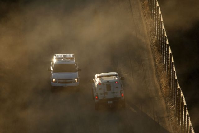 The Mexico - United States barrier (33 pics)