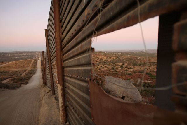 The Mexico - United States barrier (33 pics)