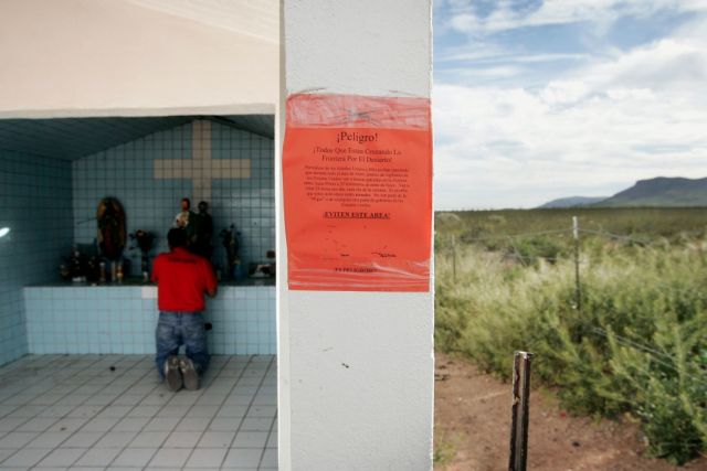The Mexico - United States barrier (33 pics)