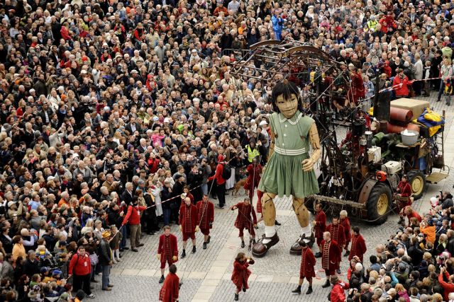 ‘The Berlin Reunion’ by France's Royal de Luxe street theatre company (35 pics)