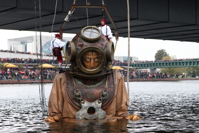 ‘The Berlin Reunion’ by France's Royal de Luxe street theatre company (35 pics)