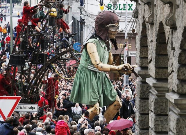 ‘The Berlin Reunion’ by France's Royal de Luxe street theatre company (35 pics)
