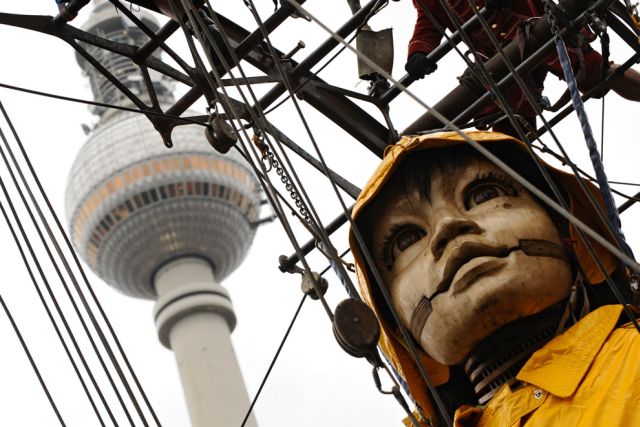 ‘The Berlin Reunion’ by France's Royal de Luxe street theatre company (35 pics)