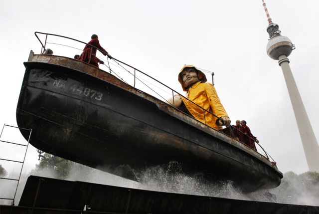 ‘The Berlin Reunion’ by France's Royal de Luxe street theatre company (35 pics)