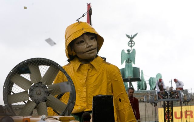 ‘The Berlin Reunion’ by France's Royal de Luxe street theatre company (35 pics)