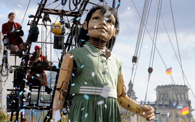 ‘The Berlin Reunion’ by France's Royal de Luxe street theatre company (35 pics)