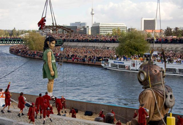 ‘The Berlin Reunion’ by France's Royal de Luxe street theatre company (35 pics)