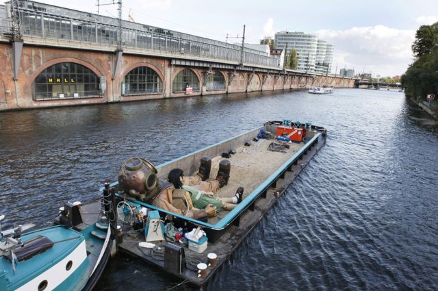 ‘The Berlin Reunion’ by France's Royal de Luxe street theatre company (35 pics)