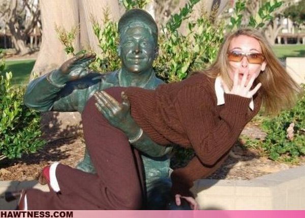 The women of wtf (43 pics)