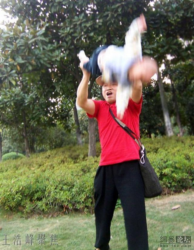 Extreme gymnastics for the baby (7 pics)