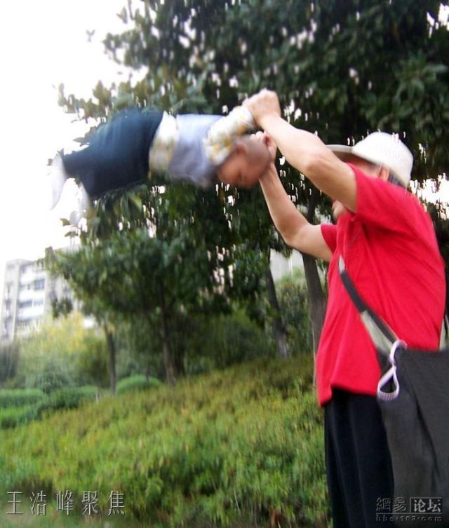 Extreme gymnastics for the baby (7 pics)