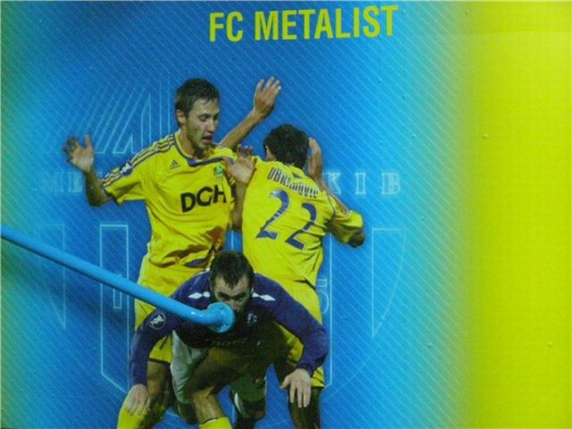Failed soccer drawings on a Ukrainian subway station (3 pics)