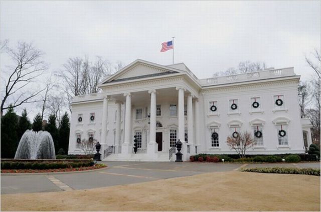 The White House is on sale!! (18 pics)