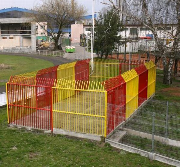 OMG. Cage for... (4 pics)