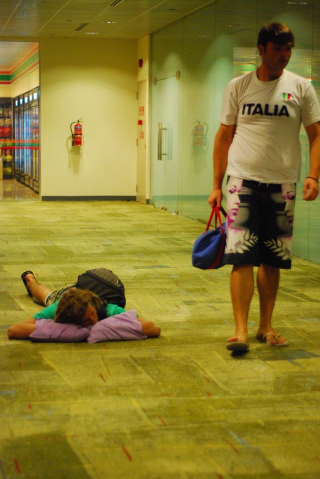 “Victims” of airports (35 pics)