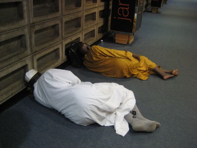 “Victims” of airports (35 pics)