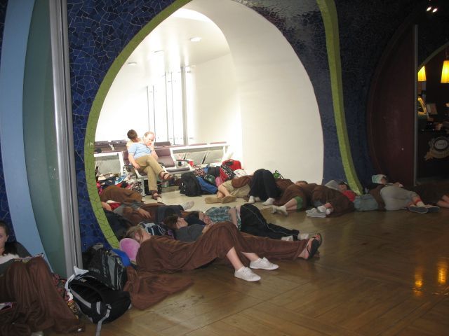 “Victims” of airports (35 pics)