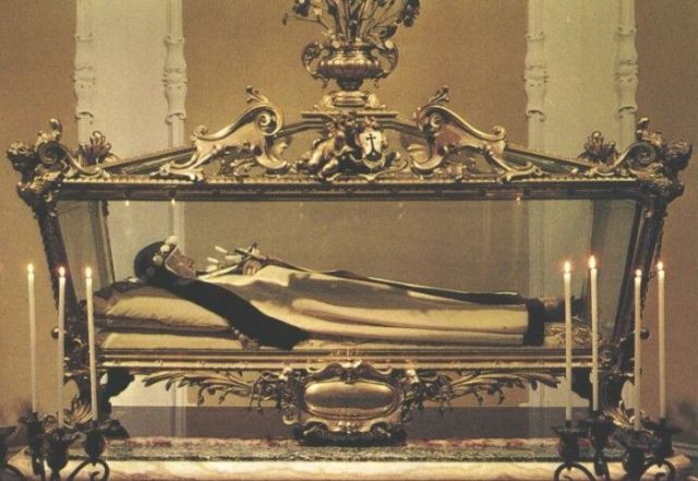 Incorruptible Corpses (16 pics + 2 videos)