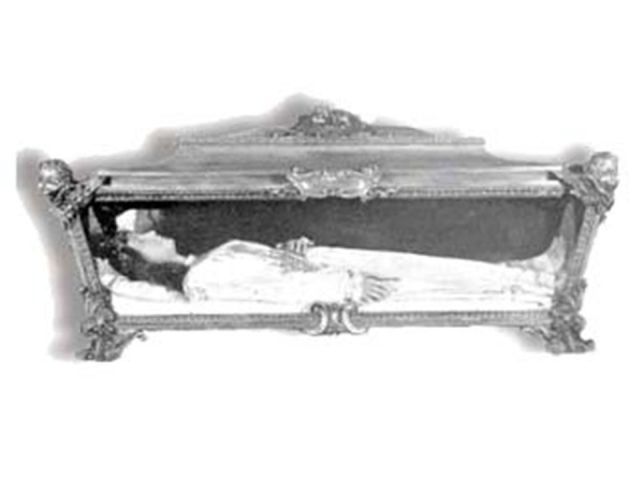 Incorruptible Corpses (16 pics + 2 videos)