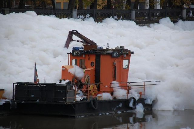 A river full of foam (36 pics)