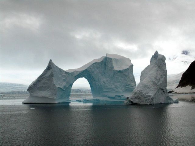 The beauty and splendor of icebergs (110 pics)