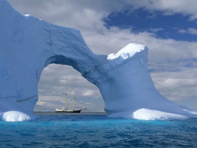 The beauty and splendor of icebergs (110 pics)