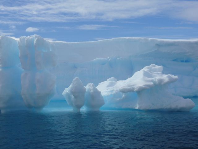 The beauty and splendor of icebergs (110 pics)