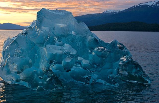 The beauty and splendor of icebergs (110 pics)