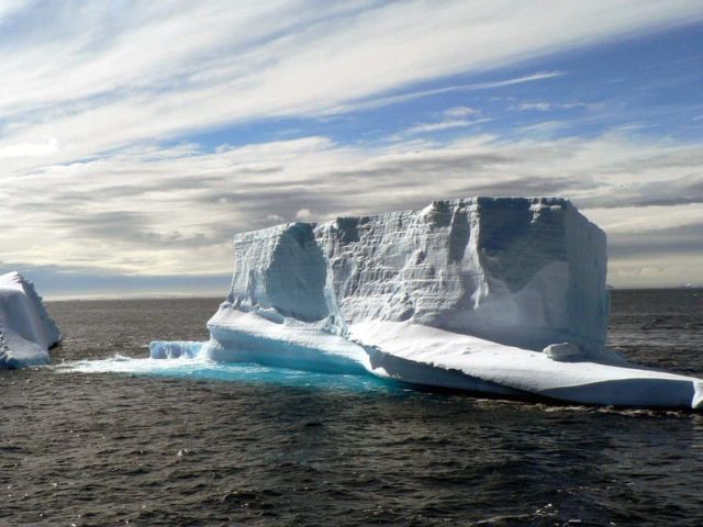 The beauty and splendor of icebergs (110 pics)