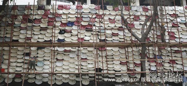 Unusual wall or a toilet art (20 pics)