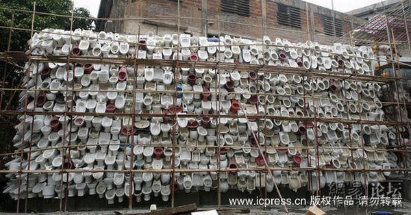 Unusual wall or a toilet art (20 pics)