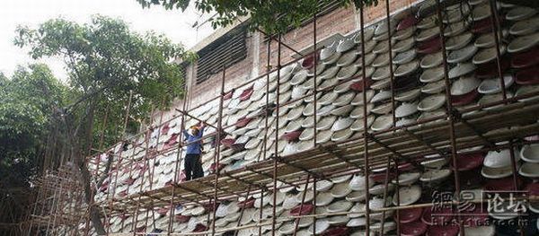 Unusual wall or a toilet art (20 pics)