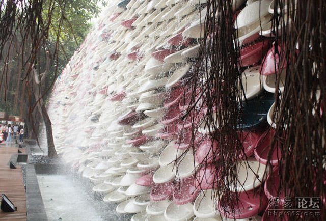 Unusual wall or a toilet art (20 pics)
