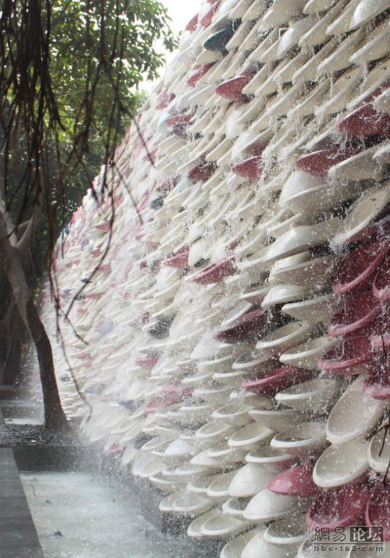 Unusual wall or a toilet art (20 pics)