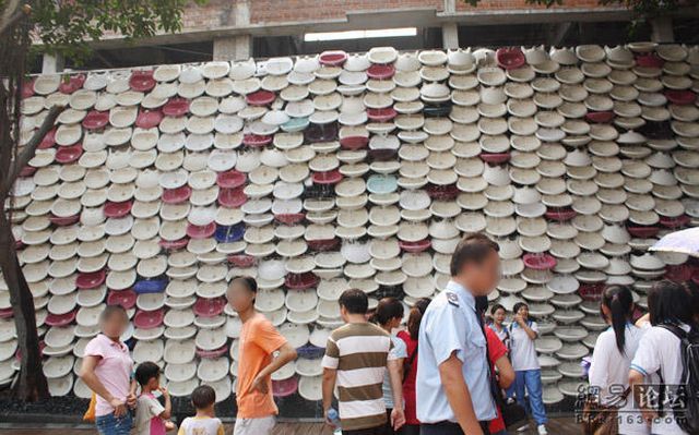 Unusual wall or a toilet art (20 pics)