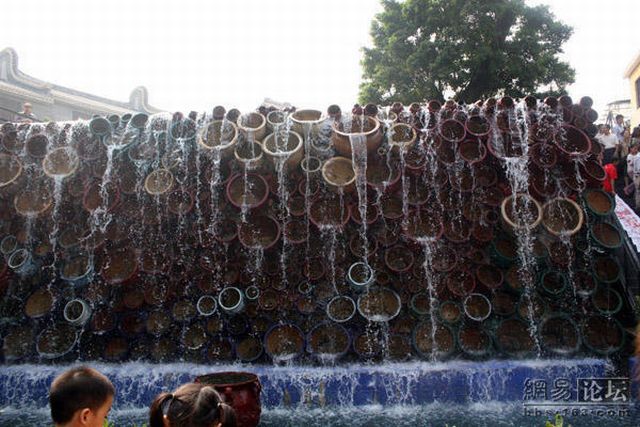 Unusual wall or a toilet art (20 pics)