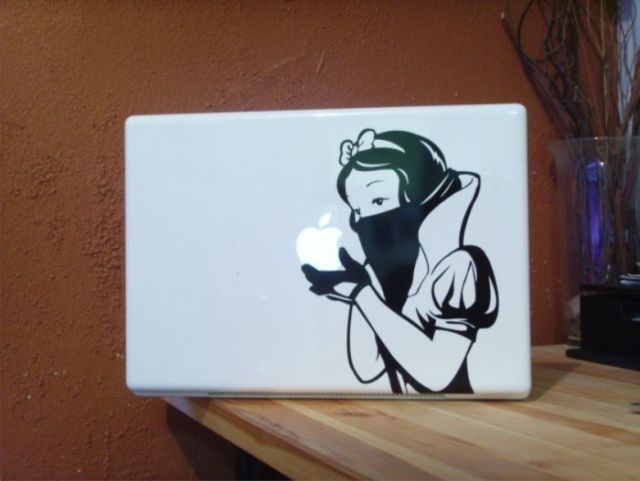 Fun with Macbook apples (9 pics)