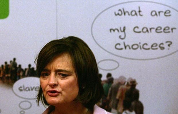 Funny juxtapositions of people and signs (23 pics)