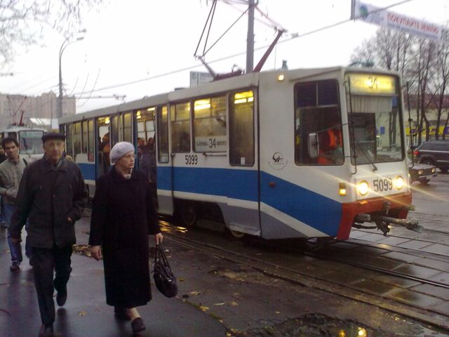 Why trams are sometimes late or just don’t come (4 pics)