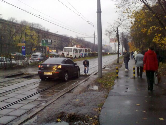 Why trams are sometimes late or just don’t come (4 pics)