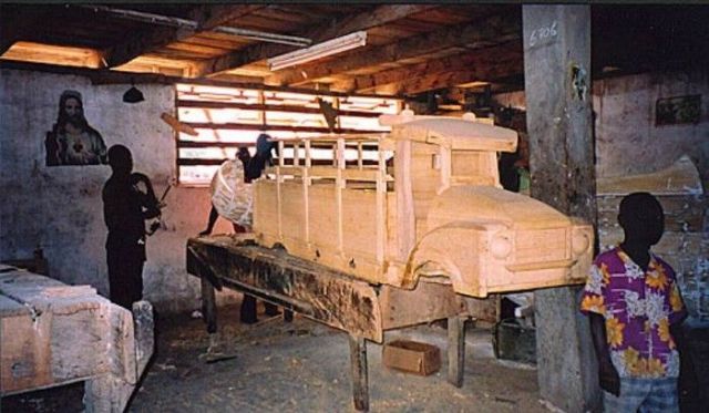 The Unusual Coffins of the Ga People (51 pics)